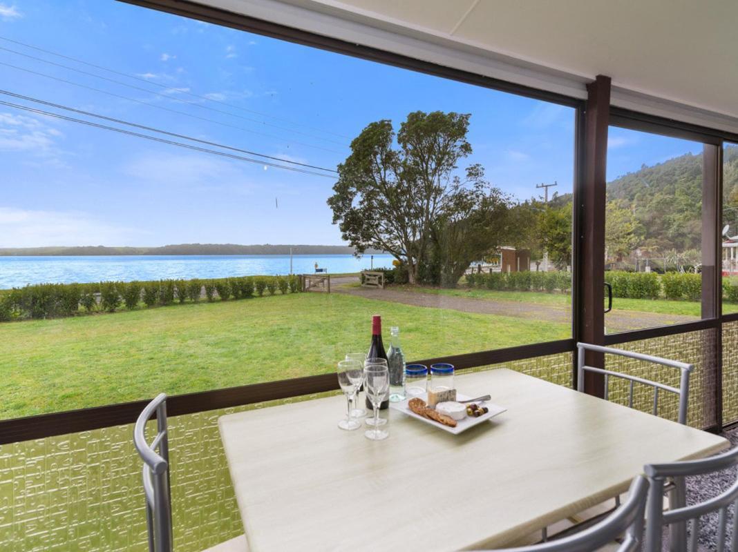 Relax Lakeside - Lake Rotoiti Bach Exterior foto
